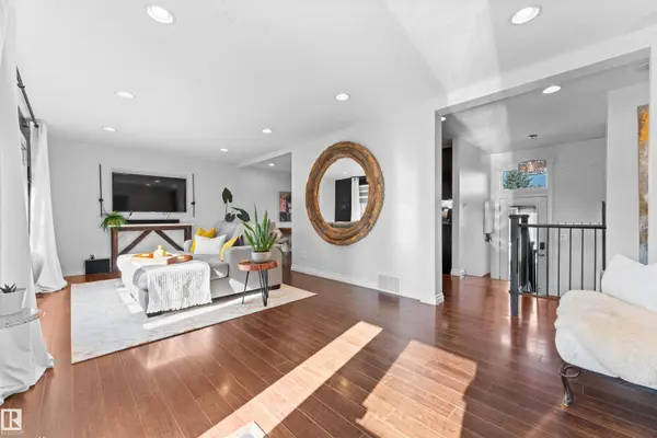 5404 105A AV NW, Edmonton, AB T6A 1C4