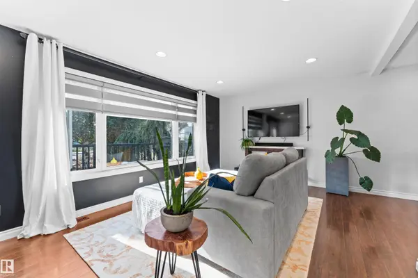 5404 105A AV NW, Edmonton, AB T6A 1C4