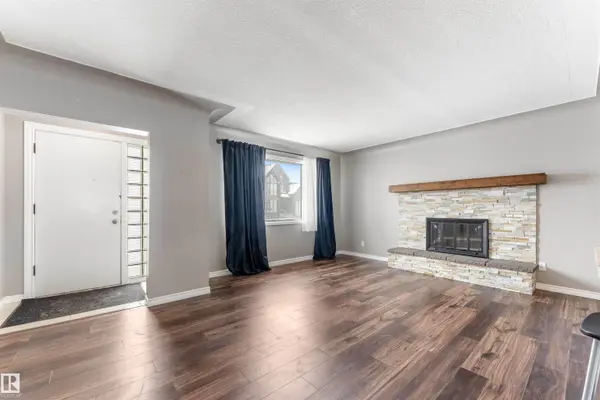 7316 82 ST NW, Edmonton, AB T6C 2X1