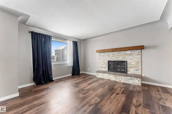 7316 82 ST NW, Edmonton, AB T6C 2X1