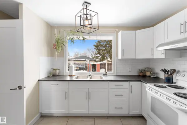 45 MERRYWOOD CR, Sherwood Park, AB T8A 0M8