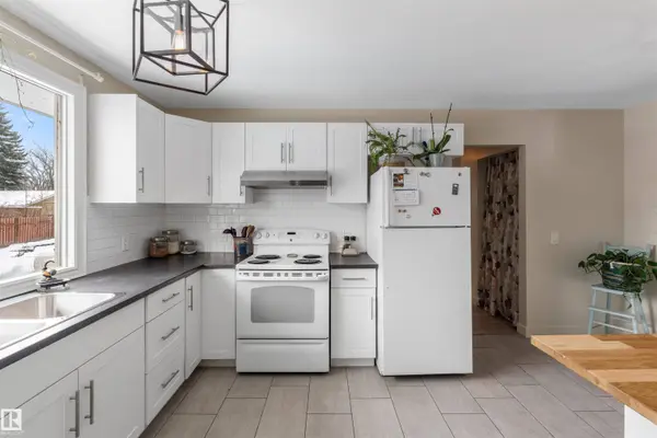 45 MERRYWOOD CR, Sherwood Park, AB T8A 0M8