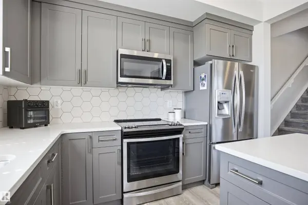 1424 202 ST NW NW, Edmonton, AB T6M 1L6