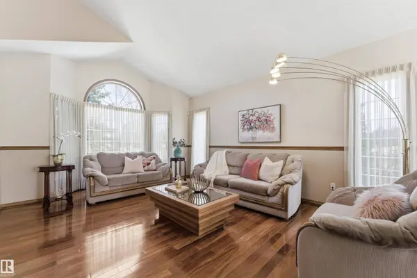 284 ESTATE DR, Sherwood Park, AB T8B 1L6