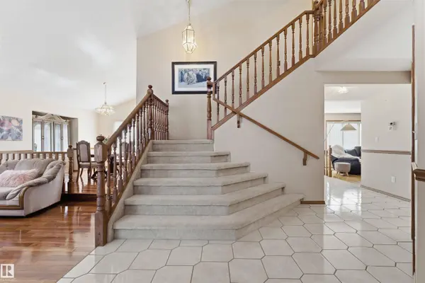 284 ESTATE DR, Sherwood Park, AB T8B 1L6