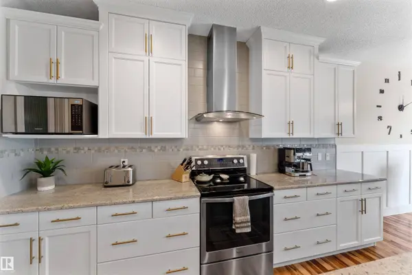 12918 203A ST NW, Edmonton, AB T5S 0E9