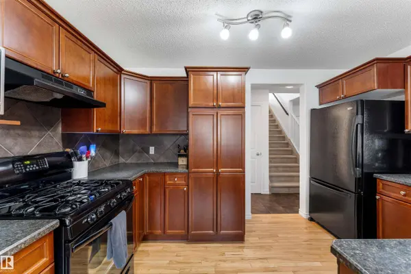 112 APPLETON CR, Sherwood Park, AB T8H 0A4