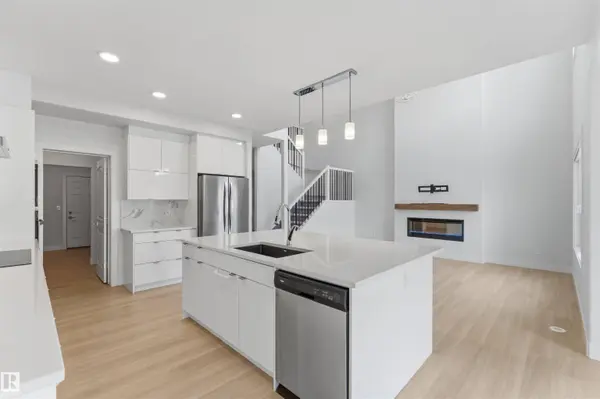 15632 16 AV SW SW, Edmonton, AB T6W 4S2