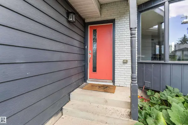 10612 10 AV NW, Edmonton, AB T6J 6G7