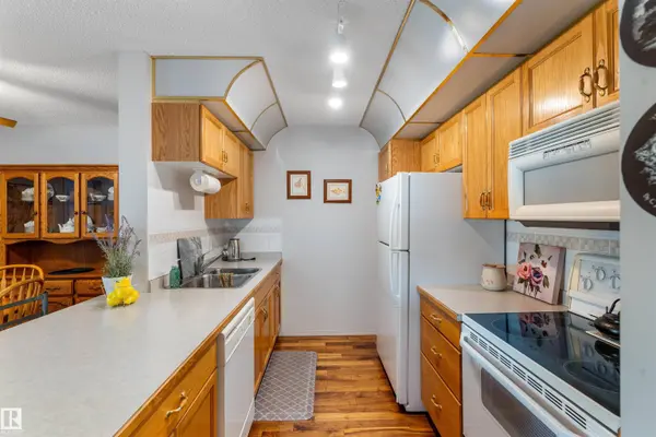 #417 100 FOXHAVEN DR, Sherwood Park, AB T8A 6B6