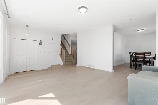 10612 10 AV NW, Edmonton, AB T6J 6G7