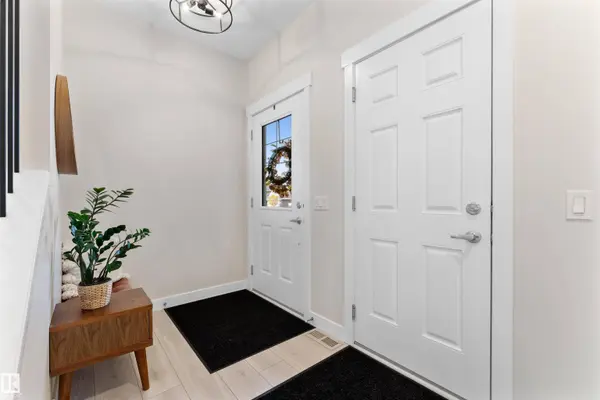 30 ABERDEEN CR, Sherwood Park, AB T8H 1W7