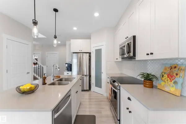 30 ABERDEEN CR, Sherwood Park, AB T8H 1W7