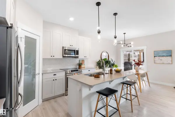 30 ABERDEEN CR, Sherwood Park, AB T8H 1W7