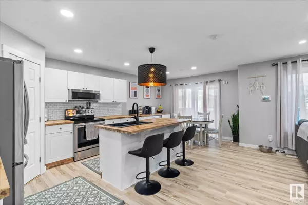 2820 40A AV NW, Edmonton, AB T6T 1L7