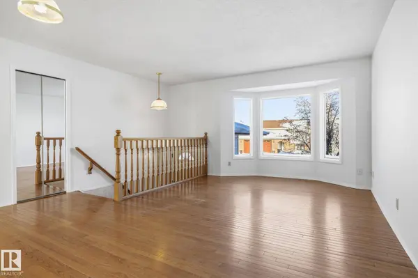 17816 94 ST NW, Edmonton, AB T5Z 2G9