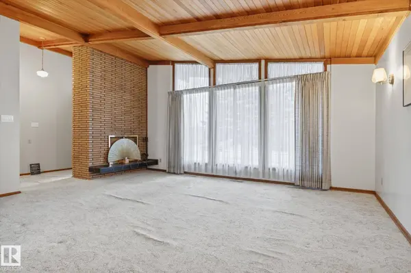 9131 74 ST NW, Edmonton, AB T6B 2B3