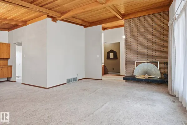 9131 74 ST NW, Edmonton, AB T6B 2B3