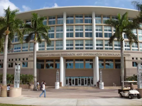 Fort Lauderdale Embraces Floating Solar: What NSU’s Renewable Energy Move Means for Local Living