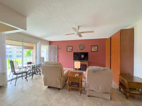 5300 Washington ST I206, Hollywood, FL 33021