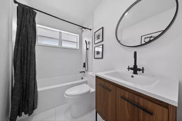 1903 NW 45th CT, Tamarac, FL 33309