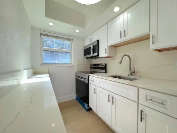 2815 NE 33rd AVE #106, Fort Lauderdale, FL 33308