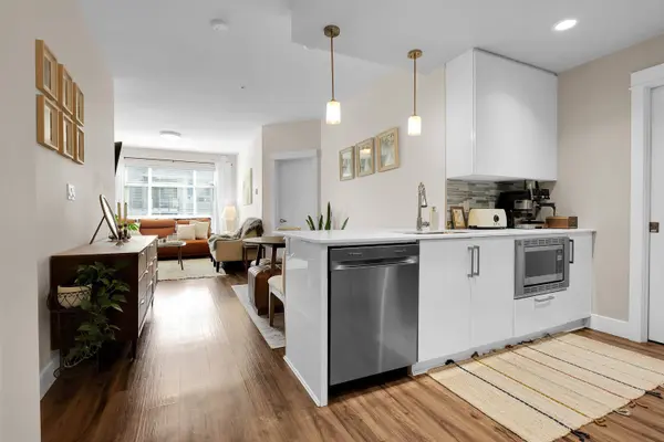 2495 Wilson AVE #304, Port Coquitlam, BC V3C 0E4