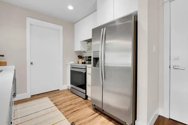 2495 Wilson AVE #304, Port Coquitlam, BC V3C 0E4