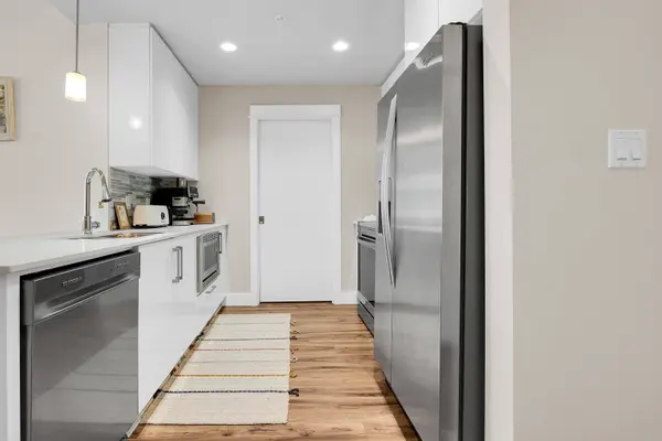 2495 Wilson AVE #304, Port Coquitlam, BC V3C 0E4