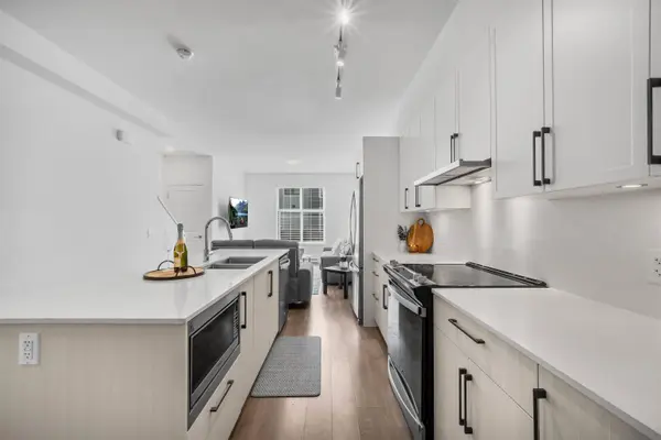 2267 Mckenzie RD #301, Abbotsford, BC V2S 0M9