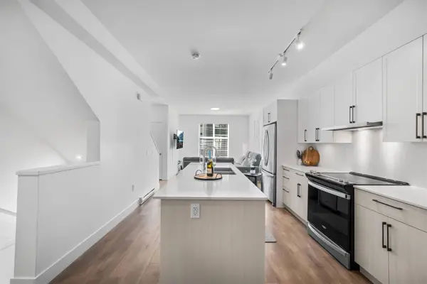 2267 Mckenzie RD #301, Abbotsford, BC V2S 0M9