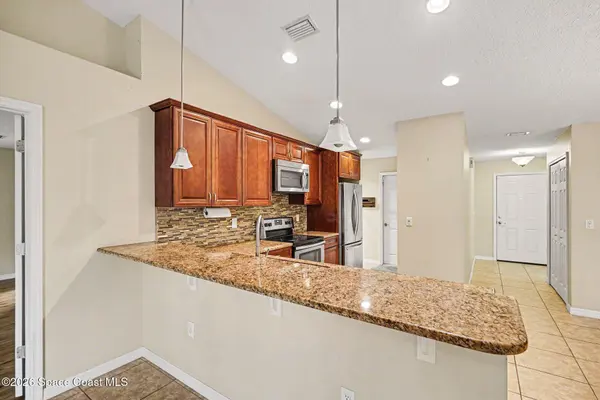2857 Foxglove AVE SW, Palm Bay, FL 32908