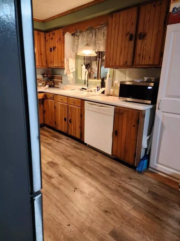 184 Rebecca LN, Conway, NH 03813