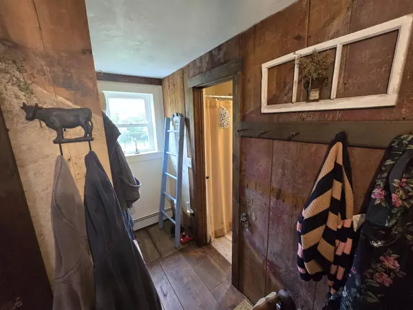 13 Bishop Farm RD, Brownfield, ME 04010