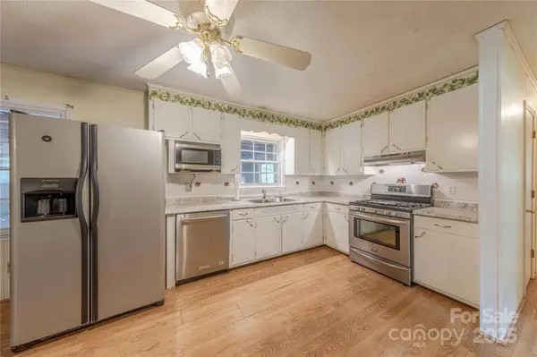 5840 Potter RD, Matthews, NC 28104