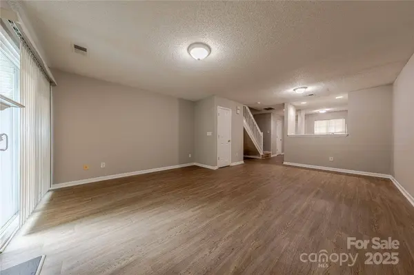 1809 Birch Heights CT, Charlotte, NC 28213