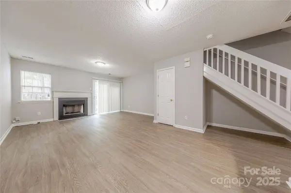1809 Birch Heights CT, Charlotte, NC 28213