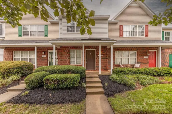 1809 Birch Heights CT, Charlotte, NC 28213