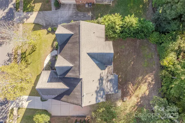 9913 Hazelview DR, Charlotte, NC 28277