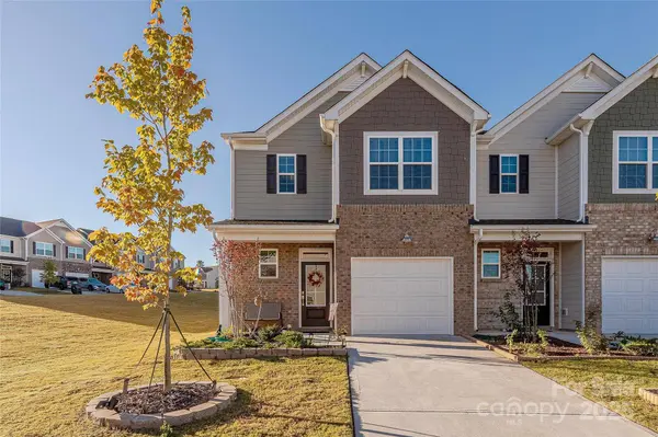 8007 Scarlet Maple LN, Tega Cay, SC 29708