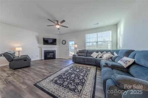8007 Scarlet Maple LN, Tega Cay, SC 29708