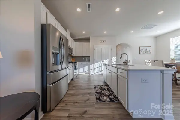 8007 Scarlet Maple LN, Tega Cay, SC 29708