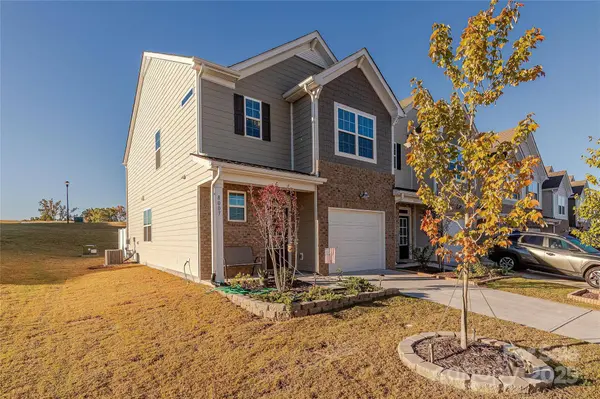 8007 Scarlet Maple LN, Tega Cay, SC 29708