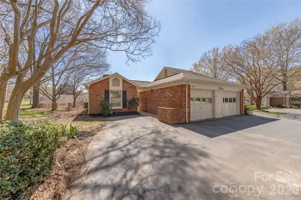 2401 Quail Lake DR, Charlotte, NC 28210