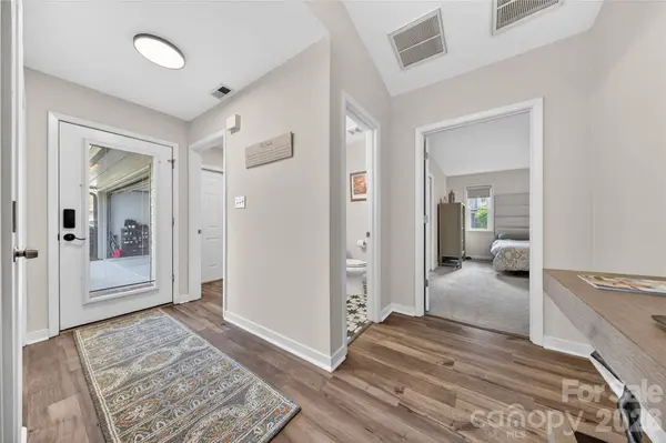 9018 St Lucia LN, Charlotte, NC 28277