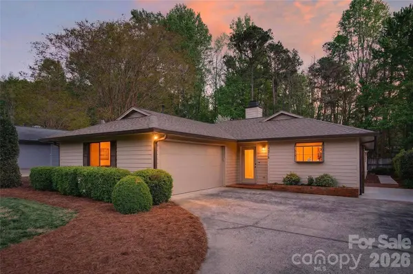 9018 St Lucia LN, Charlotte, NC 28277