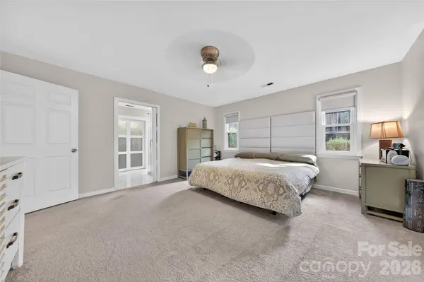 9018 St Lucia LN, Charlotte, NC 28277