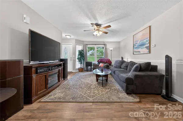 202 King David LN, Gastonia, NC 28056