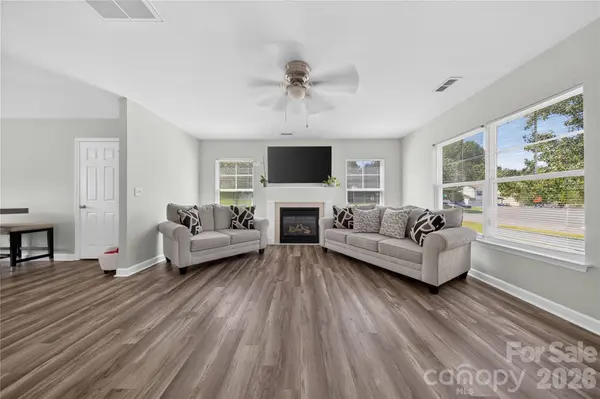 2047 Sonoma Valley DR, Charlotte, NC 28214