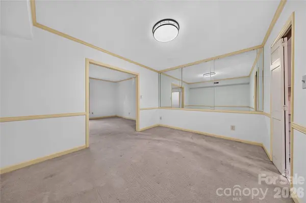 6869 Dumbarton DR, Charlotte, NC 28210